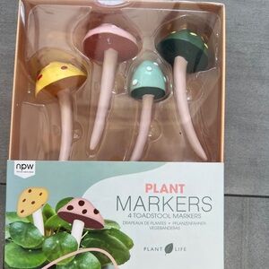 NWT Cute Plant Markers Toadstool Set of 4 - add personality to your plants 🍄🌸